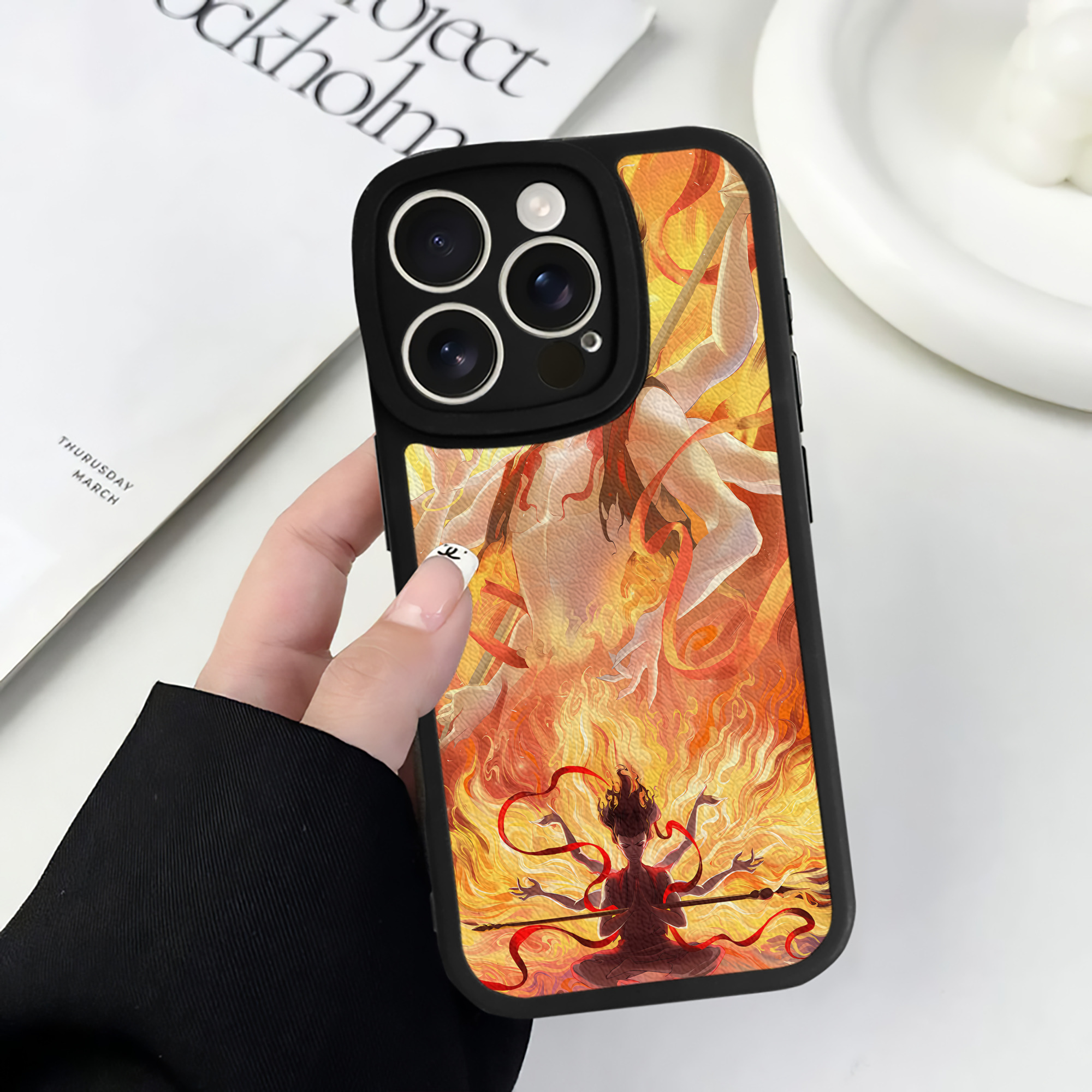 （画像用） Ne Zha 2 ナタ 魔童の大暴れ 【iPhone 16シリーズ対応】シリコンスマホケース（レザー調） 材質：シリコン